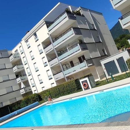 Superbe Appartement En Residence Avec Piscine. アルベールヴィル エクステリア 写真