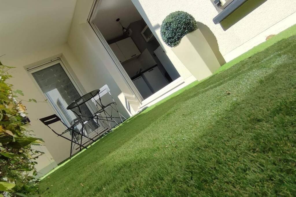 Superbe Appartement En Residence Avec Piscine. アルベールヴィル エクステリア 写真